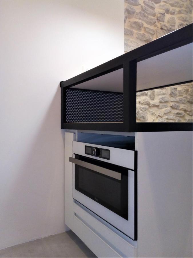 Le Petit Studio - 15 M2 - Centre Ville - Sorgue A 50 M L'Isle-sur-la-Sorgue Exterior photo